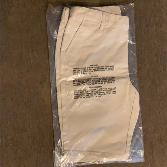 The Children’s Place Girls Uniform Shorts Khaki 12 - Picture 2 of 2